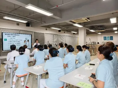 专科护士通过仿真训练学习眼科操作（原报道配图）